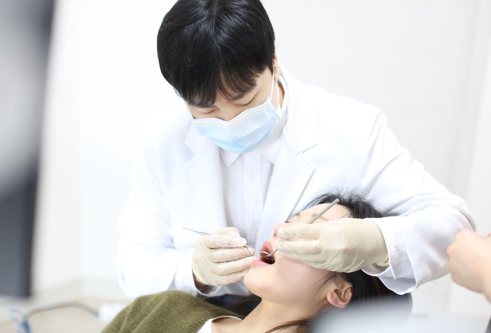 앞니 사이